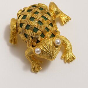 Vintage Gold Plate Frog Brooch – Basket Weave Green Back, Pearl Eyes 10 kt GP